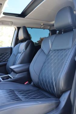 2023 Mitsubishi Outlander Exceed