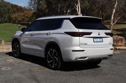 2023 Mitsubishi Outlander Exceed