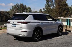 2023 Mitsubishi Outlander Exceed