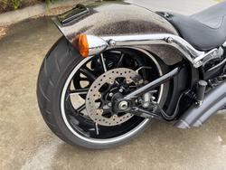 2016 HARLEY-DAVIDSON FXSB SOFTAIL BREAKOUT Gold