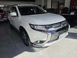 2017 Mitsubishi Outlander LS Safety Pack