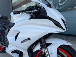 2023 Yamaha YZF-R7LA White