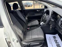 2024 KIA STONIC S YB MY24 White