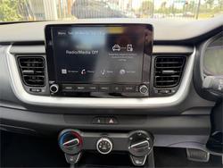 2024 KIA STONIC S YB MY24 White