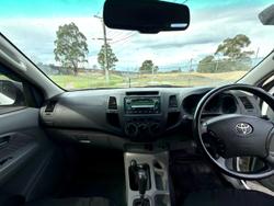 2010 Toyota Hilux SR KUN26R MY10 4X4 Glacier White