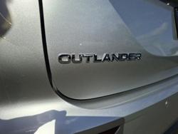 2023 Mitsubishi Outlander ES