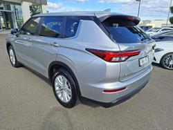 2023 Mitsubishi Outlander ES