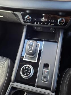 2023 Mitsubishi Outlander ES