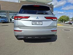 2023 Mitsubishi Outlander ES