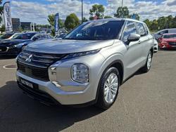 2023 Mitsubishi Outlander ES