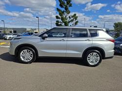 2023 Mitsubishi Outlander ES