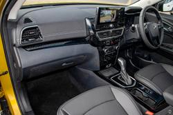 2025 Mahindra XUV3XO AX7L Citrine Yellow & Stealth Black Roof