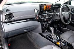 2025 Mahindra XUV3XO AX5L Stealth Black