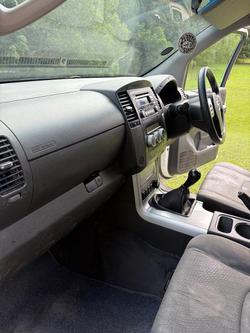 2012 Nissan Navara ST