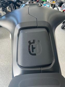 2024 HUSQVARNA 2024 HUSQVARNA 800CC SVARTPILEN 801 GREY