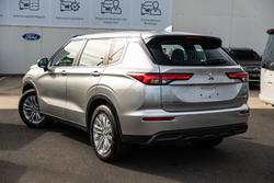 2024 Mitsubishi Outlander ES