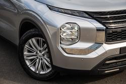 2024 Mitsubishi Outlander ES