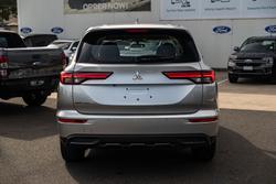 2024 Mitsubishi Outlander ES