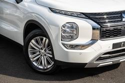 2024 Mitsubishi Outlander LS