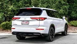 2023 Mitsubishi Outlander LS Black Edition