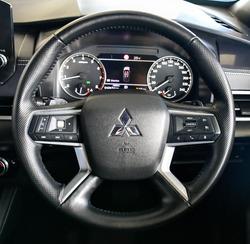 2023 Mitsubishi Outlander LS Black Edition