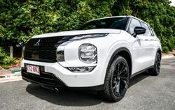 2023 Mitsubishi Outlander LS Black Edition