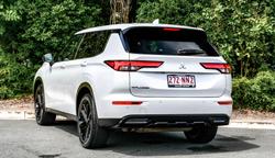 2023 Mitsubishi Outlander LS Black Edition