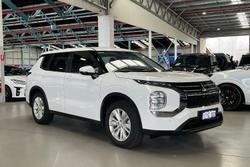 2025 Mitsubishi Outlander ES