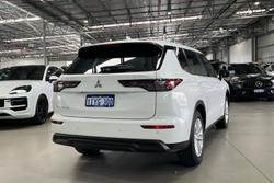 2025 Mitsubishi Outlander ES