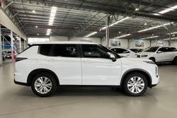 2025 Mitsubishi Outlander ES