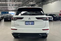 2025 Mitsubishi Outlander ES