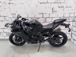 2025 Kawasaki Ninja ZX-4R Ninja Black