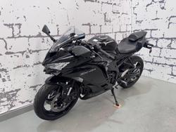 2025 Kawasaki Ninja ZX-4R Ninja Black