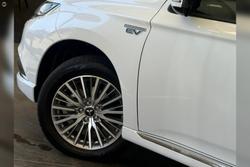 2019 Mitsubishi Outlander PHEV ES ADAS