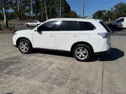2014 MITSUBISHI OUTLANDER ES (4x4) ZJ MY14 WHITE