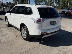 2014 MITSUBISHI OUTLANDER ES (4x4) ZJ MY14 WHITE