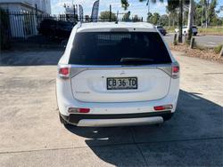 2014 MITSUBISHI OUTLANDER ES (4x4) ZJ MY14 WHITE