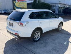 2014 MITSUBISHI OUTLANDER ES (4x4) ZJ MY14 WHITE