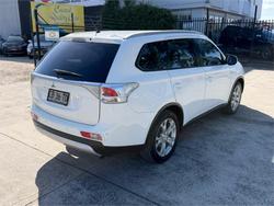 2014 MITSUBISHI OUTLANDER ES (4x4) ZJ MY14 WHITE