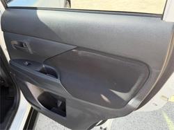 2014 MITSUBISHI OUTLANDER ES (4x4) ZJ MY14 WHITE