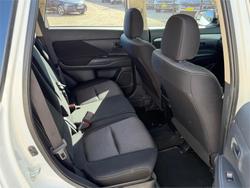 2014 MITSUBISHI OUTLANDER ES (4x4) ZJ MY14 WHITE