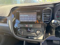 2014 MITSUBISHI OUTLANDER ES (4x4) ZJ MY14 WHITE