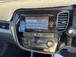 2014 MITSUBISHI OUTLANDER ES (4x4) ZJ MY14 WHITE