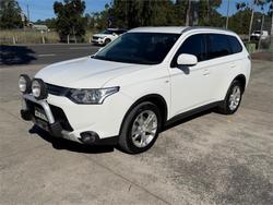 2014 MITSUBISHI OUTLANDER ES (4x4) ZJ MY14 WHITE