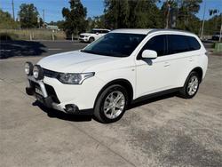 2014 MITSUBISHI OUTLANDER ES (4x4) ZJ MY14 WHITE