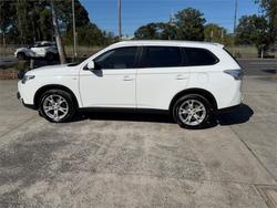 2014 MITSUBISHI OUTLANDER ES (4x4) ZJ MY14 WHITE