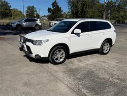2014 MITSUBISHI OUTLANDER ES (4x4) ZJ MY14 WHITE
