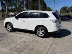 2014 MITSUBISHI OUTLANDER ES (4x4) ZJ MY14 WHITE