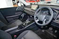 2022 Mitsubishi Outlander ES