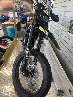 2025 Surron ULTRA BEE R BLACK